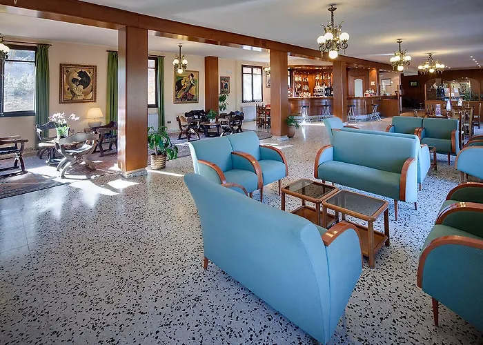 Mora Отель Мора-де-Рубьелос