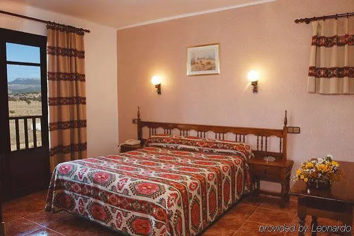 Mora 3* Мора-де-Рубьелос